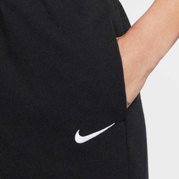 Nike Women’s Heavyweight Jersey Shorts | 100% Cotton,Pockets, Embroidered Swoosh - Picture 2 of 11